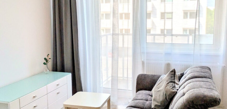 1-izbový byt s balkónom, klimatizáciou, pivnicou a parkovaním – Ovocné sady, Bratislava – Trnávka