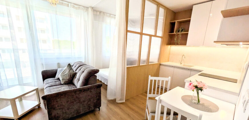 1-izbový byt s balkónom, klimatizáciou, pivnicou a parkovaním – Ovocné sady, Bratislava – Trnávka