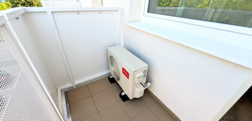 1-izbový byt s balkónom, klimatizáciou, pivnicou a parkovaním – Ovocné sady, Bratislava – Trnávka