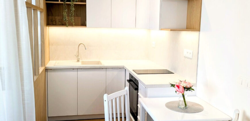 1-izbový byt s balkónom, klimatizáciou, pivnicou a parkovaním – Ovocné sady, Bratislava – Trnávka