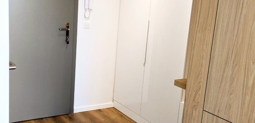 1-izbový byt s balkónom, klimatizáciou, pivnicou a parkovaním – Ovocné sady, Bratislava – Trnávka